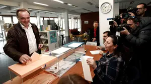 Esparza pide votar con "responsabilidad", analizando "qué sociedad queremos y qué quiero para mis hijos y nietos"