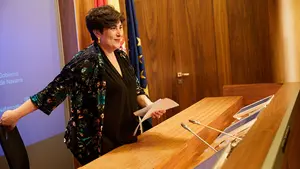 Solana se niega a cambiar de lugar las oposiciones de maestros que coincidirán con una 'kalejira' juvenil