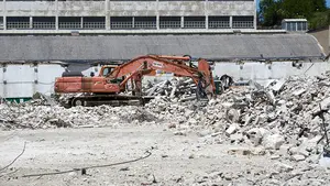 Hasta siempre SuperSer, hola Ikea: las imágenes de la última fase del derribo de la histórica fábrica