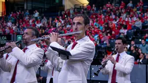 La Pamplonesa revoluciona el Navarra Arena: miles de escolares arropan a la banda municipal