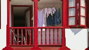 Cuatro a&ntilde;os de c&aacute;rcel por robar tres tangas de un tendero: accedi&oacute; al balc&oacute;n de una joven varios d&iacute;as seguidos