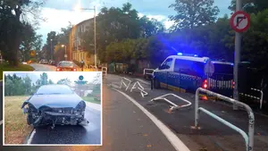 Un conductor borracho se estampa contra unas vallas e irrumpe en una acera próxima a un colegio pamplonés