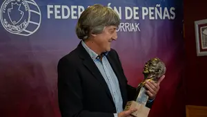 Enrique Martín recibe el Trofeo Fermín Ezcurra y venera su figura: "Fue un ejemplo en todos los aspectos"
