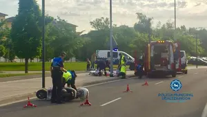 Salida de vía en Mendillorri: una mujer resulta herida al accidentarse con su motocicleta