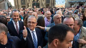 Un cargo del PNV apuesta ya por una moción de censura en Pamplona con PSN y Bildu: "Maya, calienta que sales"