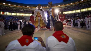 Un espectáculo de luces y sonido: más de 3.500 músicos arropan a La Pamplonesa en el colofón del festival de bandas