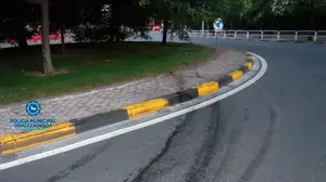 Un conductor borracho de 22 años atraviesa una rotonda y trata de darse a la fuga por Pamplona