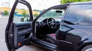 'Limpiaba' el coche en segundos: detenido en Orkoien por aprovechar los descuidos de conductores para robar