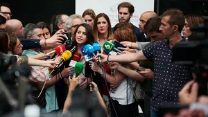 Arrimadas pide suprimir la Transitoria Cuarta tras ver en directo la "infamia" ocurrida en el Parlamento foral