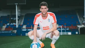 Osasuna confirma su tercer fichaje del verano: un joven delantero del Barcelona para reforzar el ataque