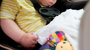 Rescatan en Mendillorri a una niña de tres años que se había quedado encerrada en el interior de un coche