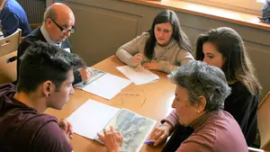 Quieren que el Gobierno foral obligue a las residencias a contratar m&aacute;s personal "de manera inmediata"