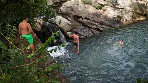 Fallece tras golpearse en la cabeza con unas piedras en las piscinas naturales