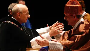 Ya es doctor honoris causa: el arquitecto navarro Moneo recibe la distinción de la Universidad de Navarra