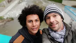 Un navarro en situación irregular en Ecuador denuncia que le impiden volver a Pamplona para casarse con su novio