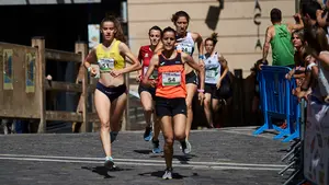 Cientos de corredores emulan la gesta de mozos y toros en la XXXVI Carrera del Encierro de la peña la Jarana