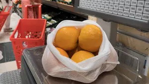 Fin del plástico: un supermercado con presencia en Navarra renueva sus bolsas para comprar fruta y verdura