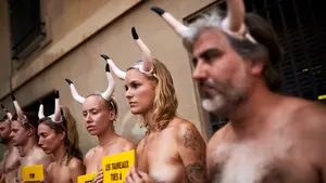 Los antiturinos vuelven a tomar Pamplona para cargar contra los encierros y las corridas de San Fermín