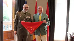 Pañuelicos de San Fermín a Líbano: 130 militares navarros destinados reciben un regalo por las fiestas