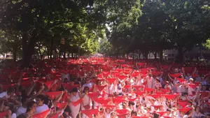 ¡Viva San Fermín!  La fiesta más familiar 'estalla' en el Chupinazo del Paseo Sarasate