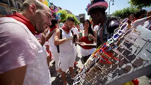 Critican a Maya por "criminalizar" a los manteros: "Ha recuperado con fuerza un discurso segregador"