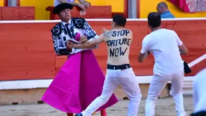 Sabotaje en los rejones de San Fermín: un antitaurino trata de boicotear la faena de Hermoso de Mendoza