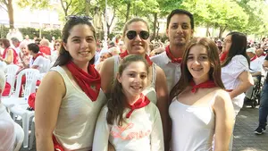 Pilar López, la jotera argentina de 17 años vuelve a enamorar a Pamplona por San Fermín