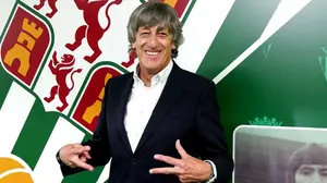 Enrique Martín, presentado en Córdoba: "Tiene una afición que me impactó mucho el año que vine con Osasuna"