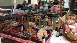 Un viaje por toda Espa&ntilde;a a trav&eacute;s de la comida: as&iacute; son los men&uacute;s de las casas regionales del Bosquecillo