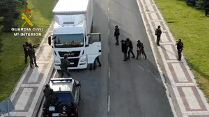 El espectacular vídeo en el que más de una docena de agentes fuertemente armados detienen al yihadista en Pamplona
