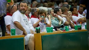 Vuelven los vasos verdes reutilizables a San Fermín: ponen en circulación medio millón de unidades