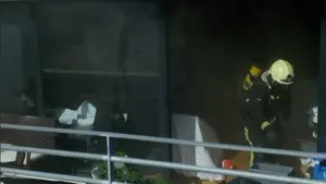 Con la cocina en llamas: un incendio en Noáin obliga a trasladadar a una mujer por inhalación de humo