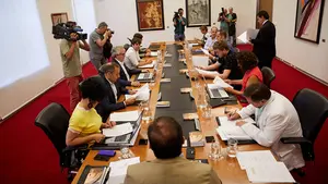 El Parlamento pide un informe jurídico de las iniciativa de Navarra Suma sobre el euskera en la Administración