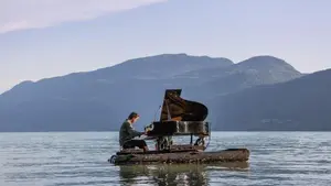 Concierto de pianos flotantes en el lago de Yamaguchi, una de las 'curiosas' ofertas culturales en Pamplona