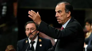 UPN saca los colores a Sánchez: "Con miles de muertos y desempleados, el PSOE se centra en quitar retratos del Rey"