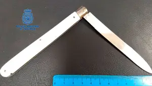 Un desconocido persigue y apunta con un cuchillo a una mujer que paseaba por el barrio de la Rochapea