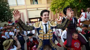 Toñete es profeta en su tierra: el torero navarro corta tres orejas y se erige como triunfador de la feria de Tudela