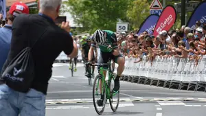 El ciclista Jon Aberasturi, del equipo navarro Caja Rural gana en Lerma la etapa de una famosa competición