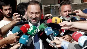 Tachan a Ábalos de "cínico" por convertir a Chivite en 'rehén' del independentismo y criticarlo en Madrid