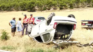 Conduce borracha y resulta herida: una mujer de 44 años se sale de la vía y vuelca en Falces
