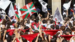 La izquierda abertzale exhibe la ikurriña y reclama el acercamietno de presos ETA en el chupinazo de Tafalla