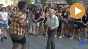 Su mujer no le dejaba bailar y ahora no para: a Mariano Sánchez se le 'van las piernas' a sus 80 años