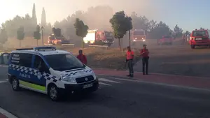 Un aparatoso incendio originado en una caseta hecha por niños en Cizur Menor alcanza la ronda de Pamplona