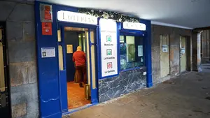 Un acertante de primera categoría de la Bonoloto gana en Pamplona un premio de 372.861 euros