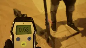 Borracho y con otro pasajero sobre un patinete eléctrico: multa de 500€ para un joven de 18 años en Tudela