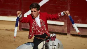 Guillermo Hermoso de Mendoza hace historia y abre la puerta grande de la Maestranza por tercera vez