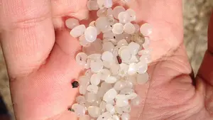 El río Ulzama 'atacado' por un vertido de plástico: alertan de los posibles daños para la zona