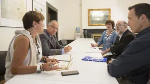 La amabilización encima de la mesa: Maya se reúne con la Asociación de Comercio del Casco Antiguo de Pamplona