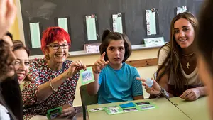 La consejera de Salud, Santos Indurain, visita la escuela de verano de la Asociación Navarra de Autismo