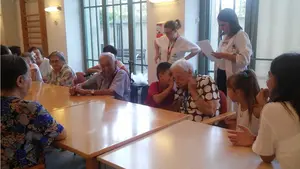 Tómbola y mercadillo solidarios: una residencia de ancianos recauda dinero en Pamplona para el Síndrome de Dravet